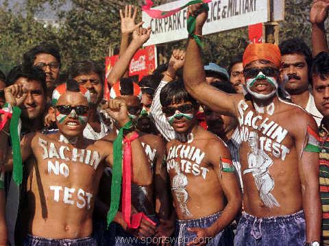 Indian supporters protesting against Sachin's dismissal